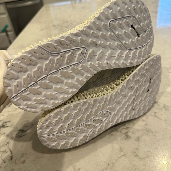 Adidas shoes - Picture 8 of 9